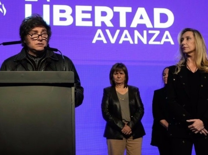 Imagen de Tras la paliza electoral, el dólar presiona al techo y se enciende la alerta en los mercados