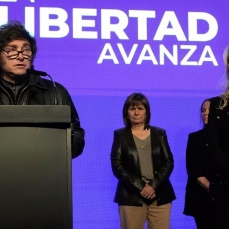Imagen de Tras la paliza electoral, el dólar presiona al techo y se enciende la alerta en los mercados