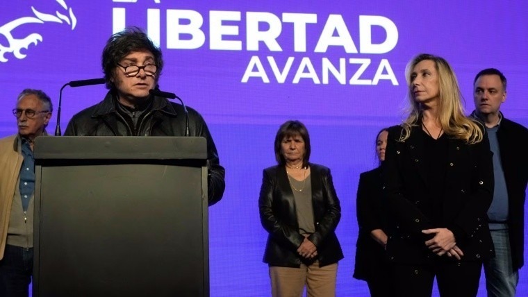 Imagen de Tras la paliza electoral, el d&oacute;lar presiona al techo y se enciende la alerta en los mercados