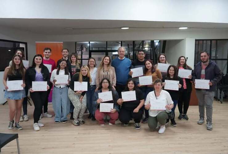Imagen de Impulsa: Entrega de diplomas para los participantes de la capacitación "Introducción al Marketing y Redes Sociales"