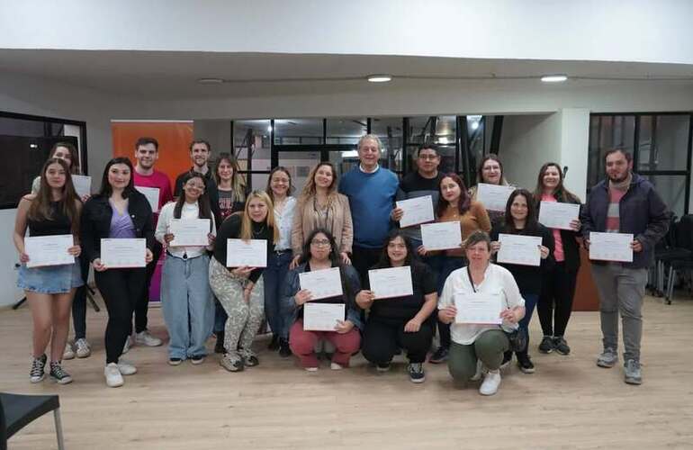 Imagen de Impulsa: Entrega de diplomas para los participantes de la capacitación "Introducción al Marketing y Redes Sociales"
