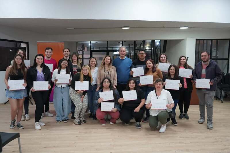 Imagen de Impulsa: Entrega de diplomas para los participantes de la capacitaci&oacute;n "Introducci&oacute;n al Marketing y Redes Sociales"
