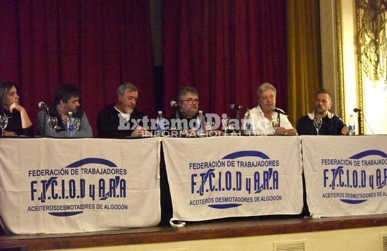 Imagen de Sindicatos de Aceiteros, UOM, ATE y SiPreBA se unen para luchar por un salario digno