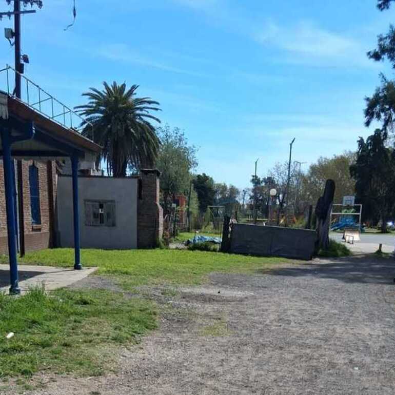 Imagen de ¿Se detiene el derrumbe de una construcción irregular en la estación de trenes?