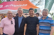 El intendente acompañado de Fernando Forgione y Sergio Falasco de Producción y Turismo Municipal.