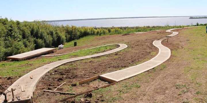 Imagen de Construcción del Anfiteatro Natural en el Barrio Mirador del Río