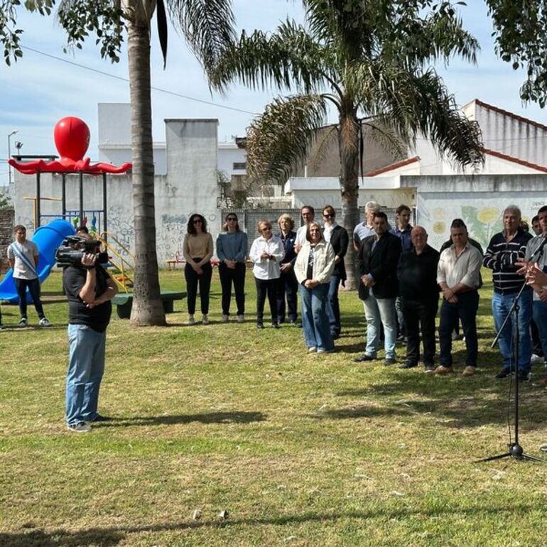 Imagen de Acto Oficial por el Día del Profesor en la plaza "Prof. Adriana Gianni de Triacchini"
