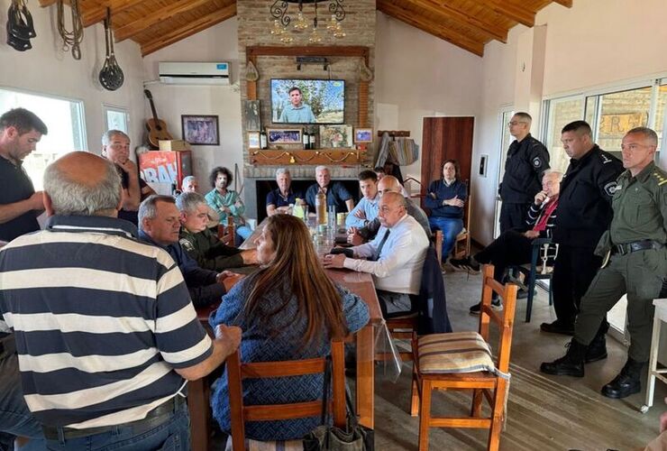 Imagen de El Concejo Municipal de Arroyo Seco participó de una reunión en Fighiera por cuatrerismo