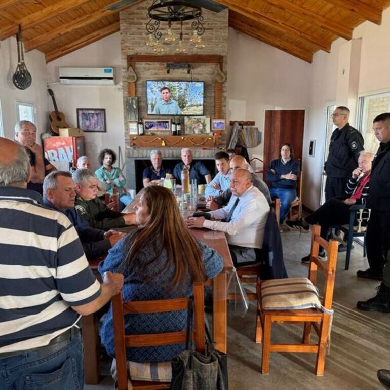 Imagen de El Concejo Municipal de Arroyo Seco participó de una reunión en Fighiera por cuatrerismo