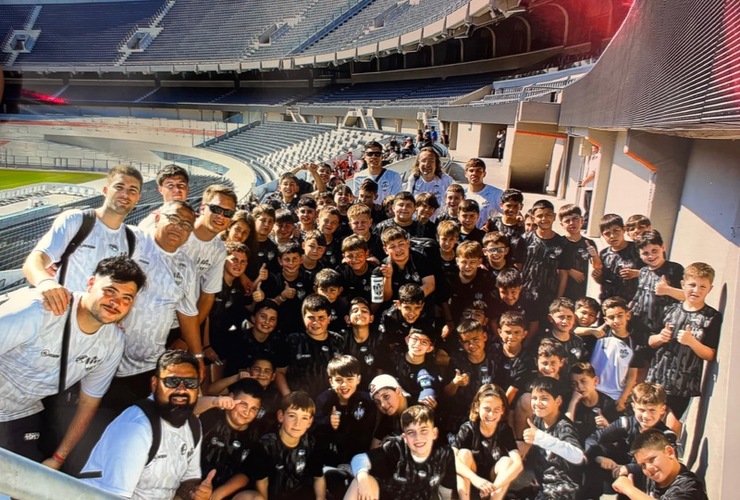 Imagen de Chicos de Fútbol Infantil de Unión, visitaron el estadio de River Plate