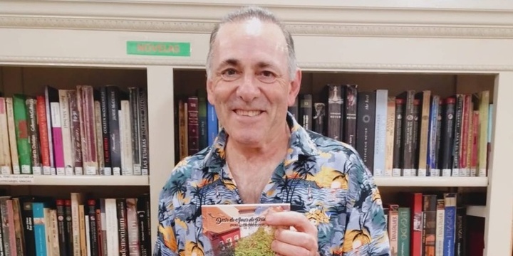 Imagen de Decir de amor de primavera, de Néstor José Grasso se presentó en la Biblioteca Popular