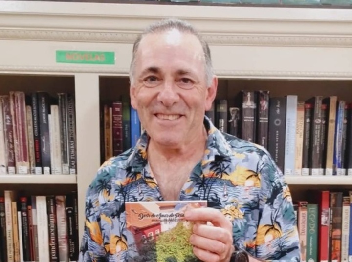 Imagen de Decir de amor de primavera, de Néstor José Grasso se presentó en la Biblioteca Popular