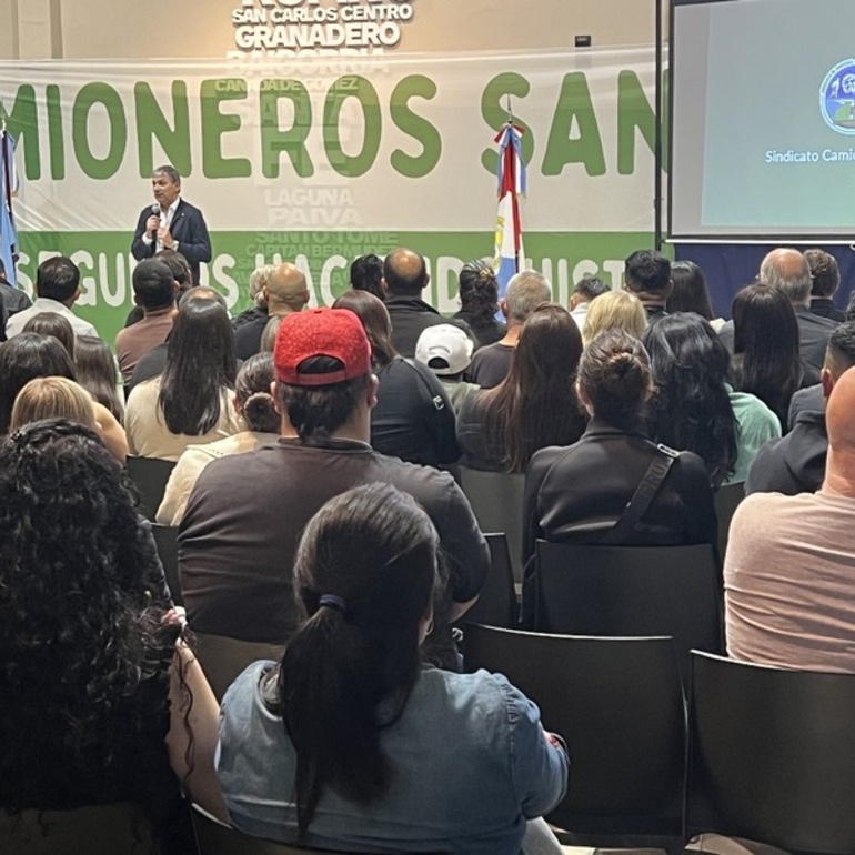 Imagen de Camioneros de Santa Fe presentó la lista Verde y Blanca  Lealtad Nacional