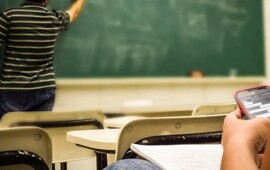 Jos&eacute; Goity: �La escuela est&aacute; muy invadida por los dispositivos electr&oacute;nicos�.