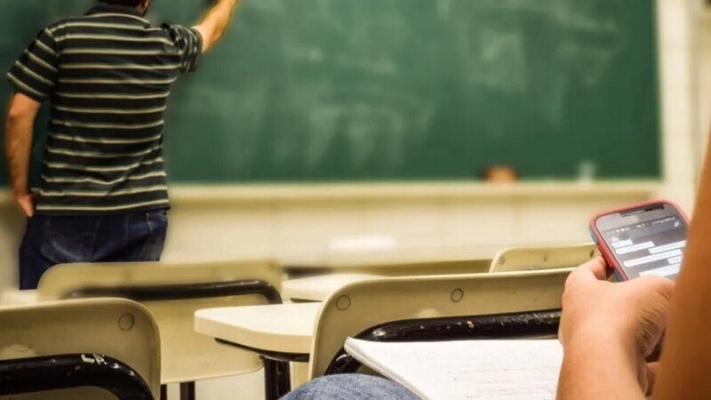 Jos&eacute; Goity: �La escuela est&aacute; muy invadida por los dispositivos electr&oacute;nicos�.