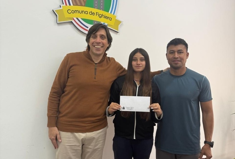 Imagen de La Comuna de Fighiera entreg&oacute; un aporte econ&oacute;mico a la atleta Selene Aguilar