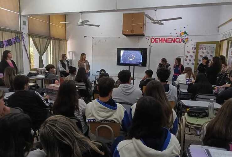 Imagen de Charla educativa en Fighiera sobre la oferta profesional de la región
