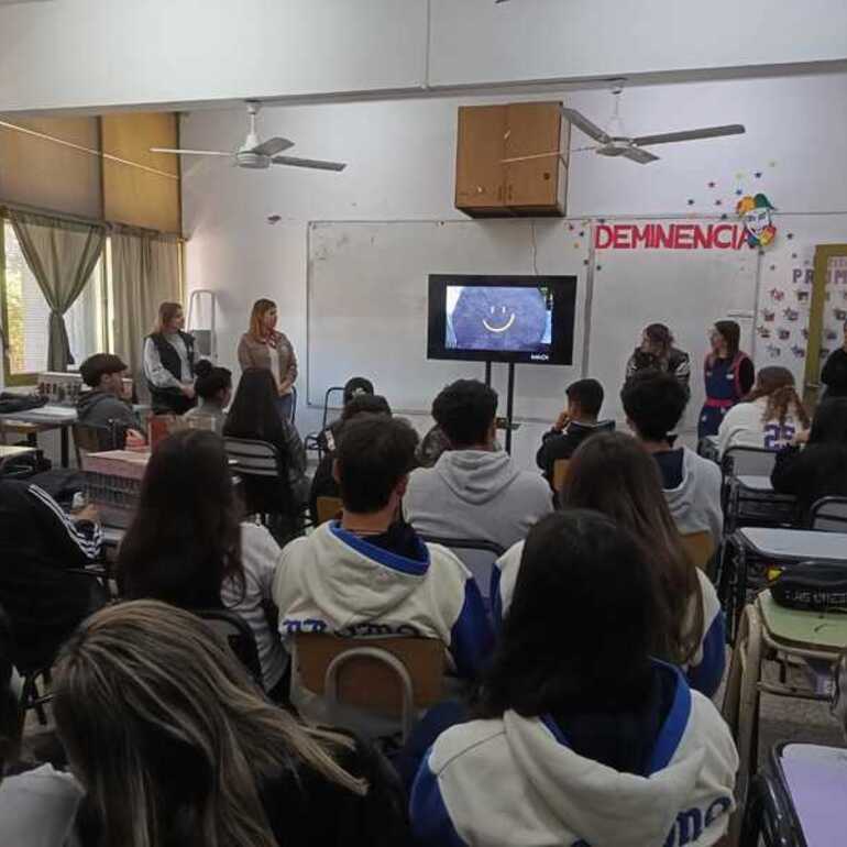 Imagen de Charla educativa en Fighiera sobre la oferta profesional de la región