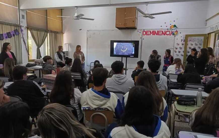 Imagen de Charla educativa en Fighiera sobre la oferta profesional de la regi&oacute;n