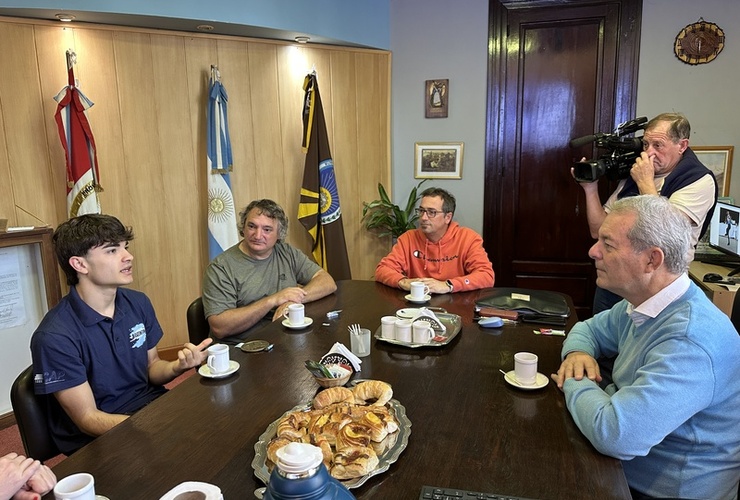 Imagen de Vicente Bachieca fue agasajado por el intendente Tonelli con un desayuno y reconocimiento por ser Campeón Mundial