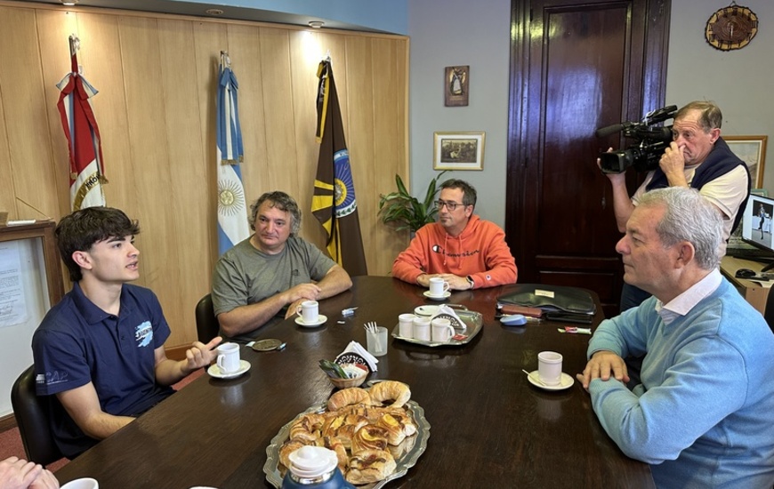 Imagen de Vicente Bachieca fue agasajado por el intendente Tonelli con un desayuno y reconocimiento por ser Campeón Mundial