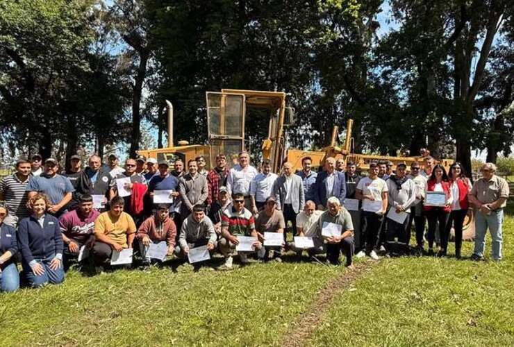 Imagen de Personal municipal se capacitó en operación de motoniveladoras en Venado Tuerto