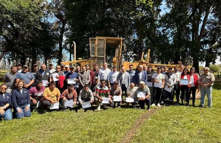 Imagen de Personal municipal se capacitó en operación de motoniveladoras en Venado Tuerto