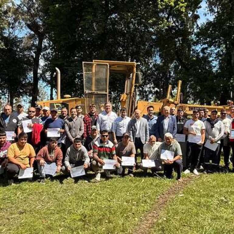 Imagen de Personal municipal se capacitó en operación de motoniveladoras en Venado Tuerto