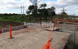 Imagen de No se puede habilitar la obra de remodelación del puente de calle Aníbal Maffei por negligencia municipal.