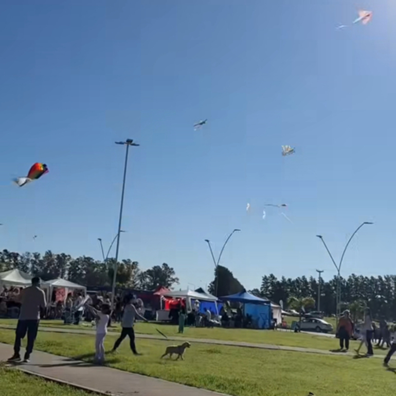 Imagen de La Barrileteada en la Rotonda 12 de Abril fue un éxito