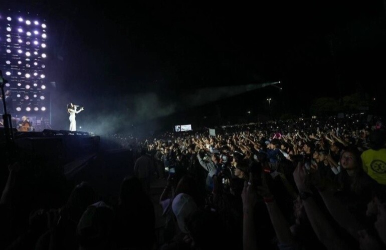 Todo el brillo de Nicki Nicole, artista internacional nacida en la ciudad.