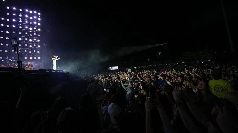 Todo el brillo de Nicki Nicole, artista internacional nacida en la ciudad.