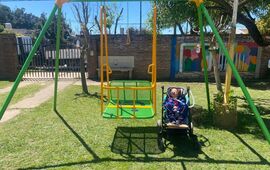 Imagen de El Jard&iacute;n El Nogal inaugur&oacute; una hamaca adaptada para ni&ntilde;os con discapacidad