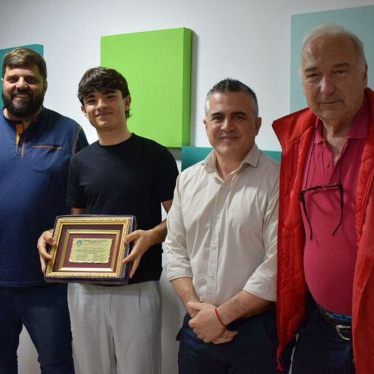 Imagen de El Concejo Municipal reconoció al patinador local Vicente Bachieca