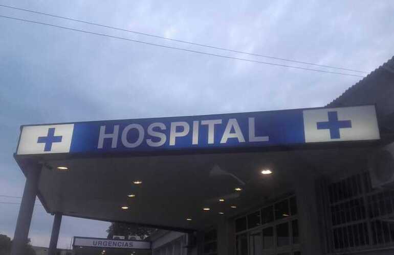 La femenino lesionada fue asistida en el hospital local.