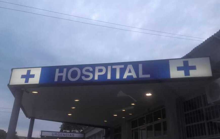 La femenino lesionada fue asistida en el hospital local.