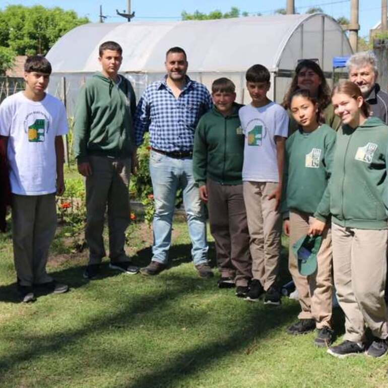 Imagen de Estudiantes del Centro Agrotécnico Regional visitaron el Vivero Municipal de Arroyo Seco