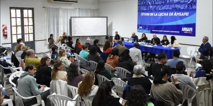 Imagen de La Provincia advierte que descontará el día a docentes que adhieran al paro nacional del próximo martes