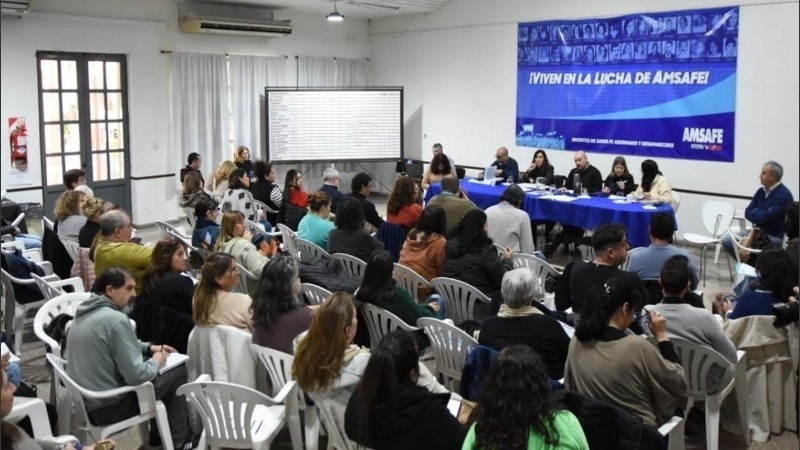 Imagen de La Provincia advierte que descontará el día a docentes que adhieran al paro nacional del próximo martes