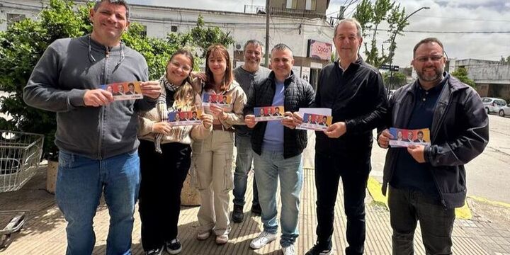 Imagen de Tonelli participó de una jornada de campaña junto a su equipo y referentes locales