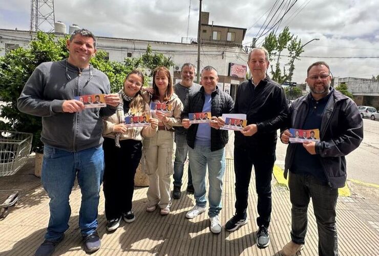 Imagen de Tonelli participó de una jornada de campaña junto a su equipo y referentes locales