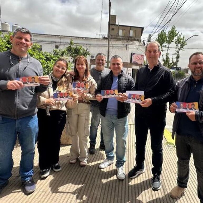 Imagen de Tonelli participó de una jornada de campaña junto a su equipo y referentes locales
