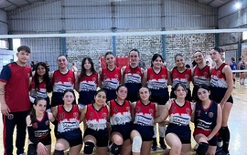 Imagen de La tira femenina de Vóley Talleres, está líder en sus categorías y ascendió a la A4