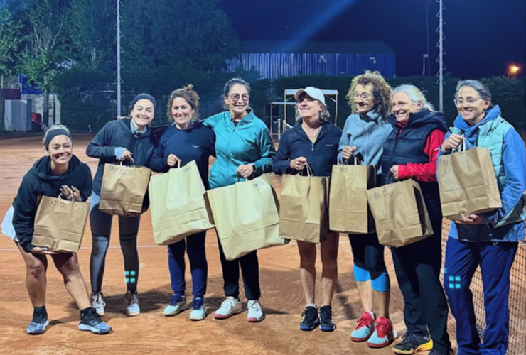 Imagen de Talleres organizó un torneo de tenis en Dobles Damas en cat. C