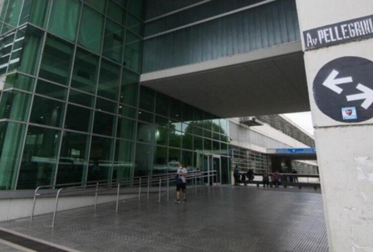 Los tres lesionados quedaron bajo observación en el Heca. (Alan Monzón/Rosario3)