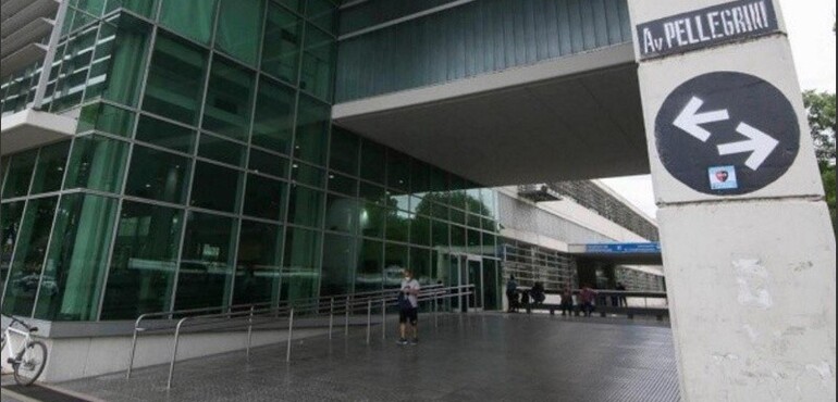 Los tres lesionados quedaron bajo observación en el Heca. (Alan Monzón/Rosario3)