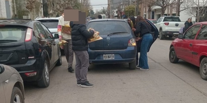 El momento en que le confeccionan el acta de infracción