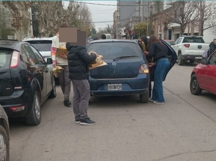 El momento en que le confeccionan el acta de infracción