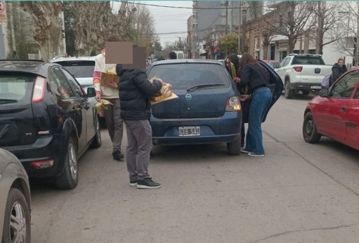 El momento en que le confeccionan el acta de infracción