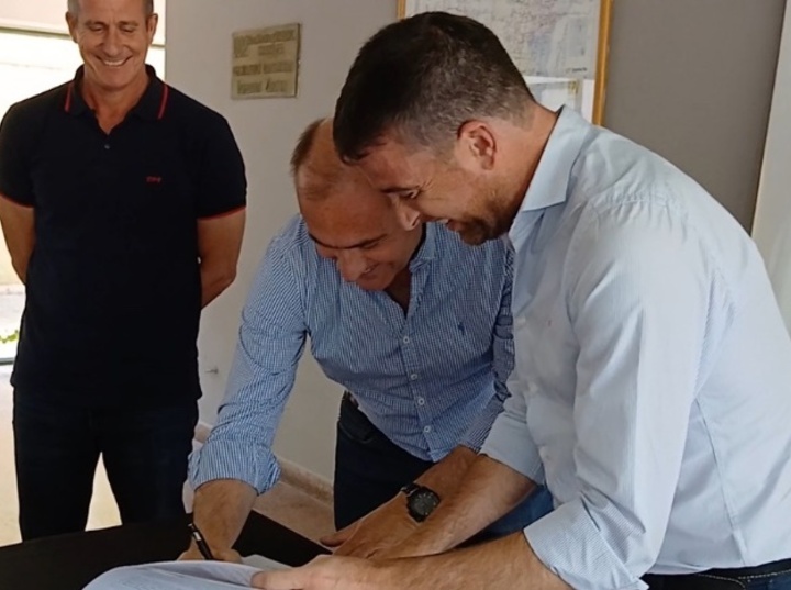 Imagen de Alvear firmó un nuevo acuerdo con Vialidad Provincial para obras hídricas por 64 millones de pesos
